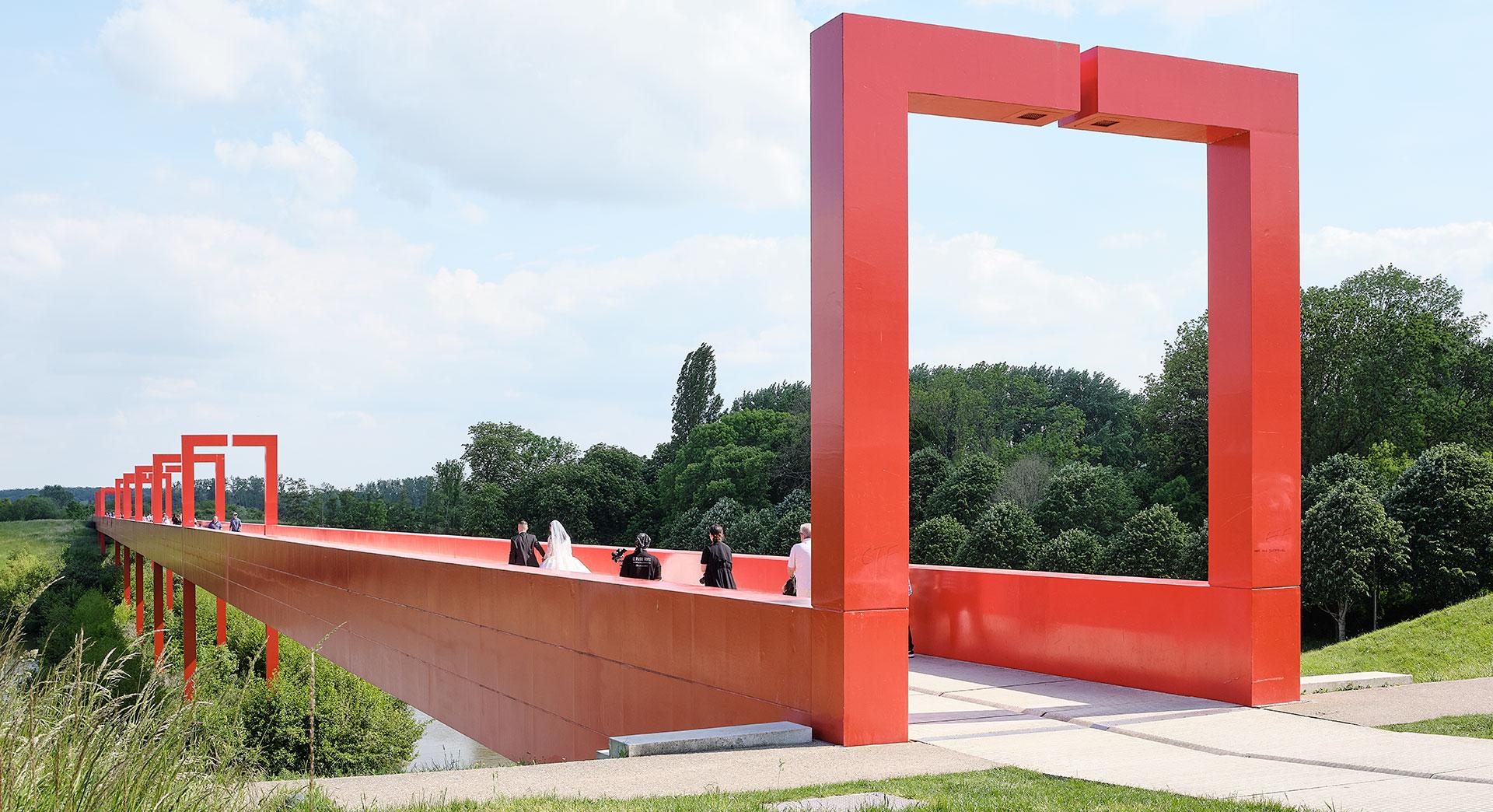 Sandrine Marc, Passerelle de l’Axe majeur de Dani Karavan à Cergy (Val-d’Oise), 2022-2023  © Sandrine Marc, ministère de la Culture (France), MPP, diff GrandPalaisRmn Photo