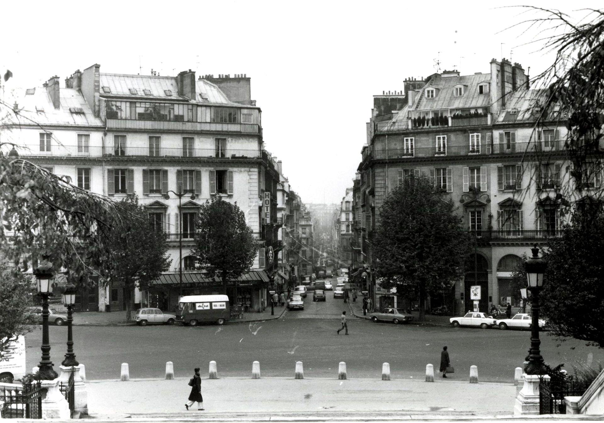 G. Charon, Grande perspective sud face à l'église Saint-Vincent-de-Paul, Paris (10e arrondissement), 1975. © Ministère de la Culture (France), Médiathèque du patrimoine et de la photographie, Tous droits réservés