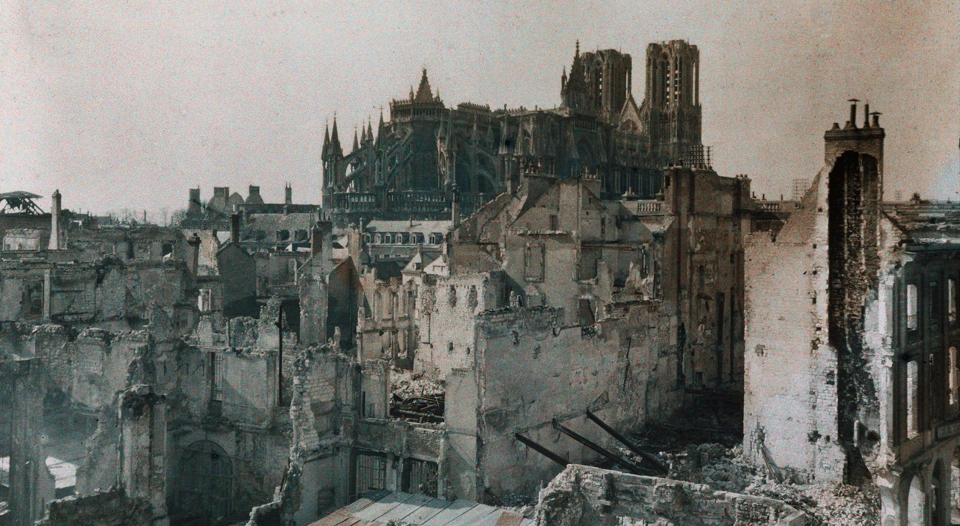 Paul Castelnau, Reims, destructions au nord-est de la cathédrale, 1917