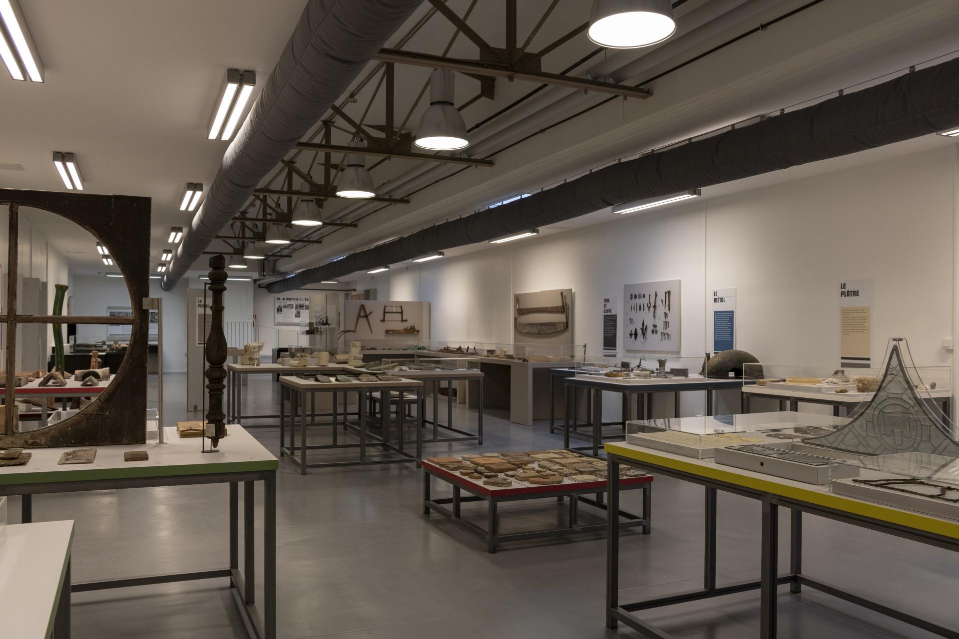 salle d'exposition de la matériauthèque de Charenton-le-Pont