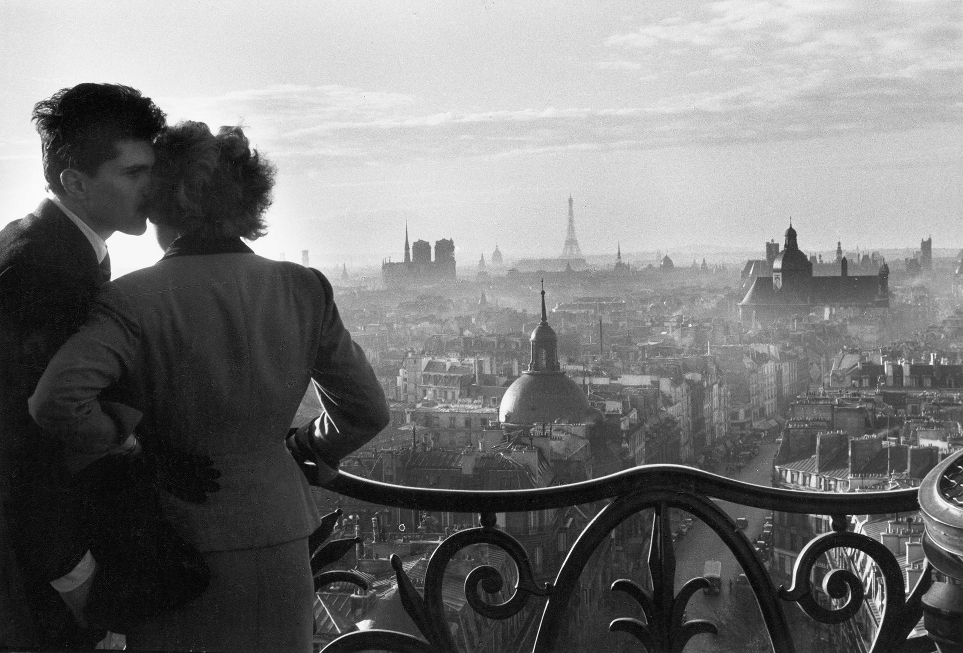 Willy Ronis, Les amoureux de la Bastille, Paris, 1957 